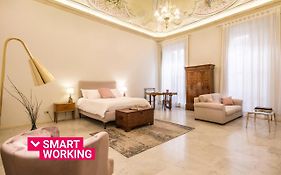Casa Degli Affreschi A Palazzo Lungarini